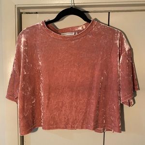 UO VELVET CROPPED TEE!